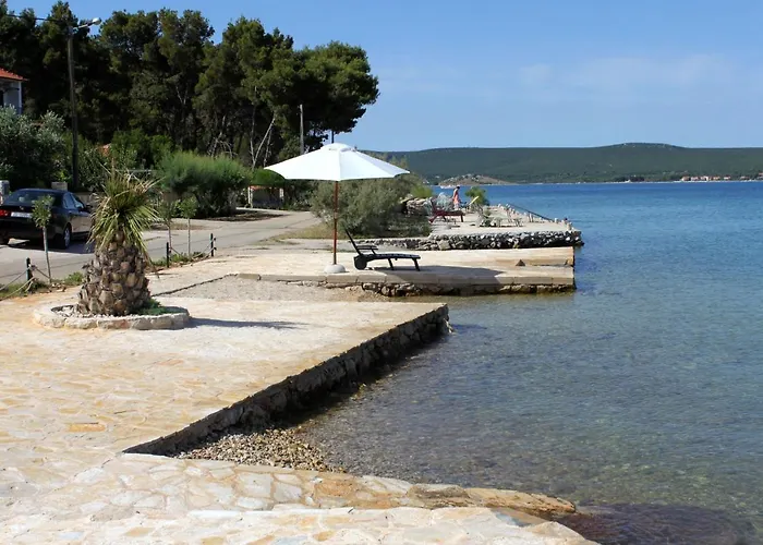 By The Sea - 8219 Apartment Pasman