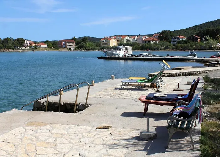 Apartment By The Sea - 8219